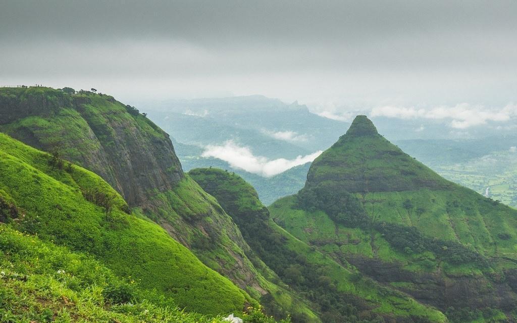 Tiger Point cliff and cloud views in Lonavala